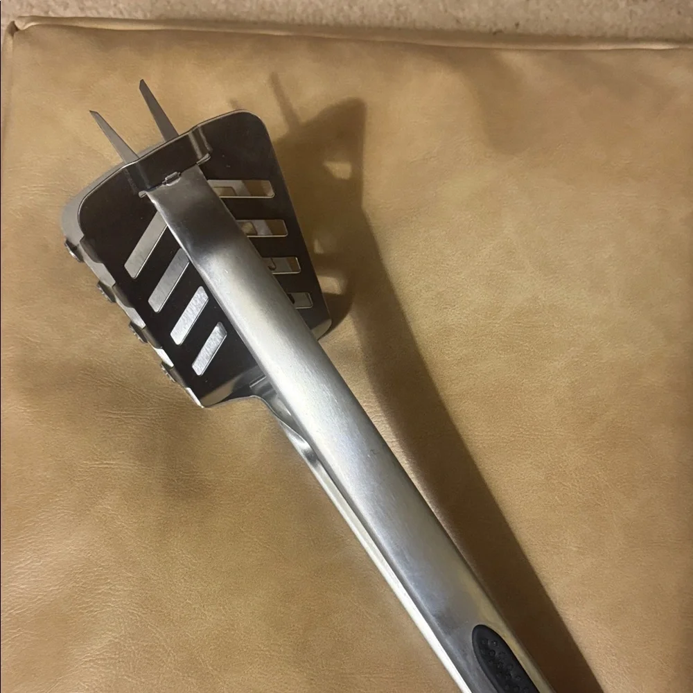 Stainless Steel BBQ Grilling Tongs - Picture 4 of 6